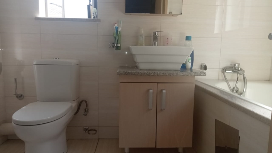 2 Bedroom Property for Sale in Noordwyk Gauteng