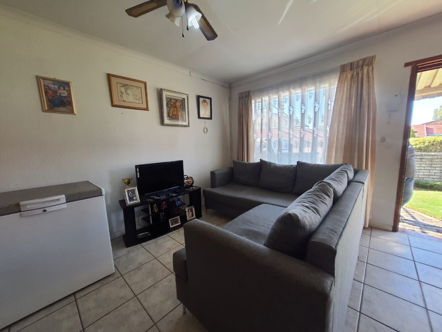 2 Bedroom Property for Sale in Discovery Gauteng