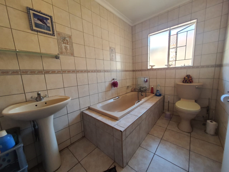 2 Bedroom Property for Sale in Discovery Gauteng