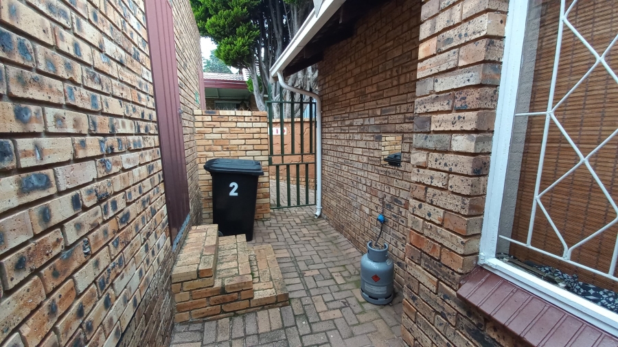 2 Bedroom Property for Sale in Breaunanda Gauteng