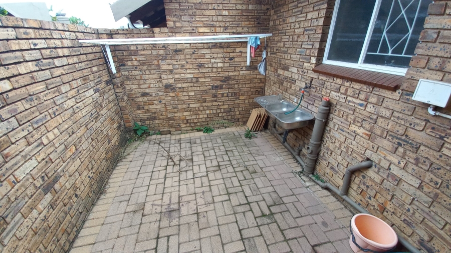 2 Bedroom Property for Sale in Breaunanda Gauteng