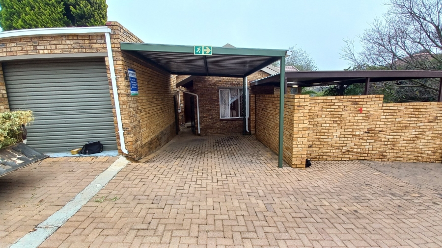 2 Bedroom Property for Sale in Breaunanda Gauteng