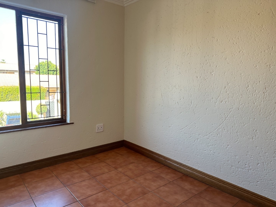 2 Bedroom Property for Sale in Fairland Gauteng