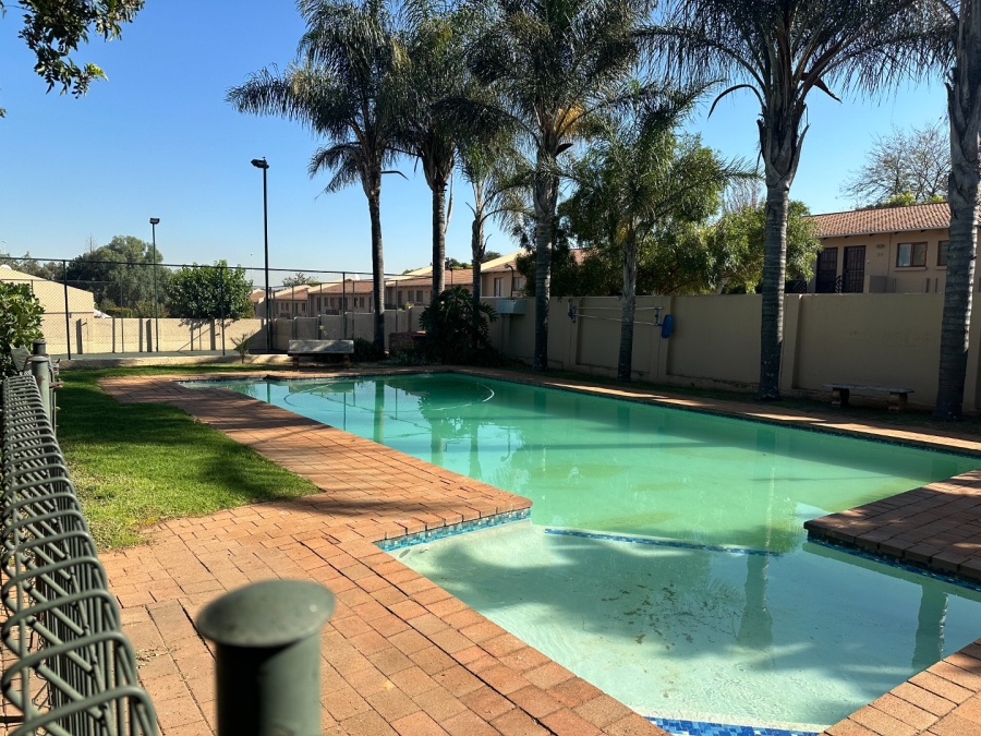 2 Bedroom Property for Sale in Fairland Gauteng