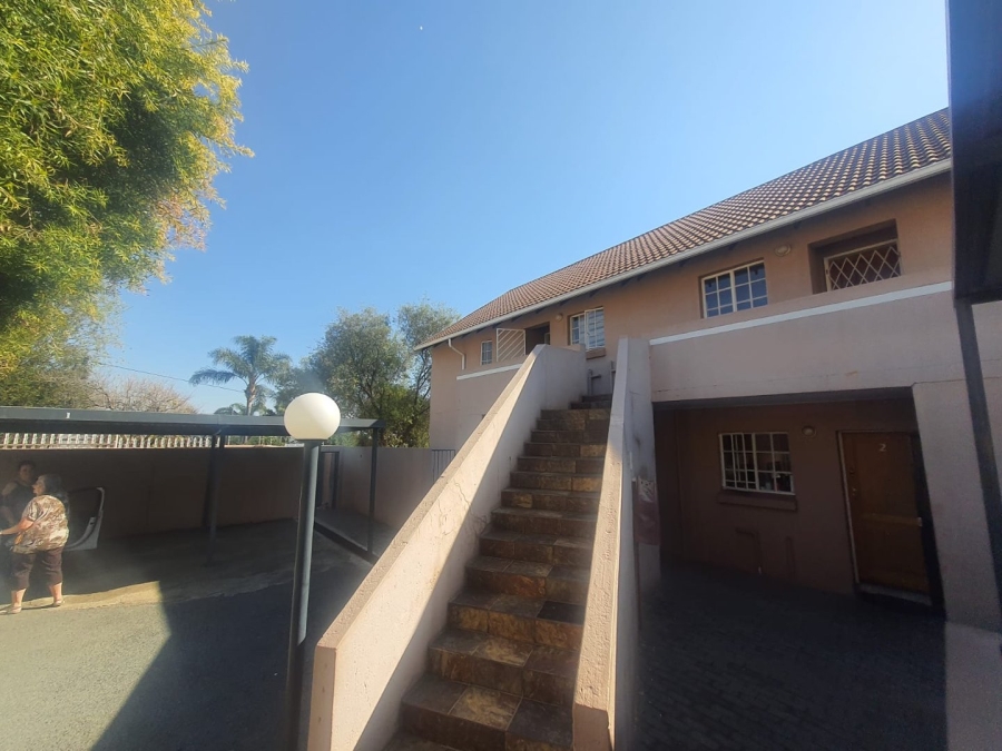 2 Bedroom Property for Sale in Radiokop Gauteng