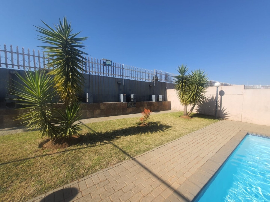 2 Bedroom Property for Sale in Radiokop Gauteng