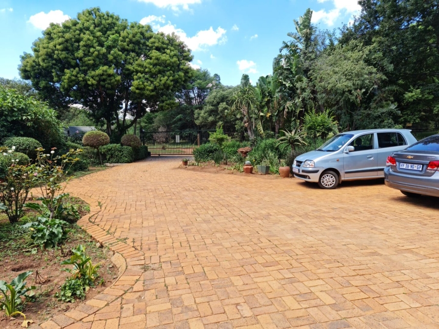 4 Bedroom Property for Sale in Glen Austin Gauteng