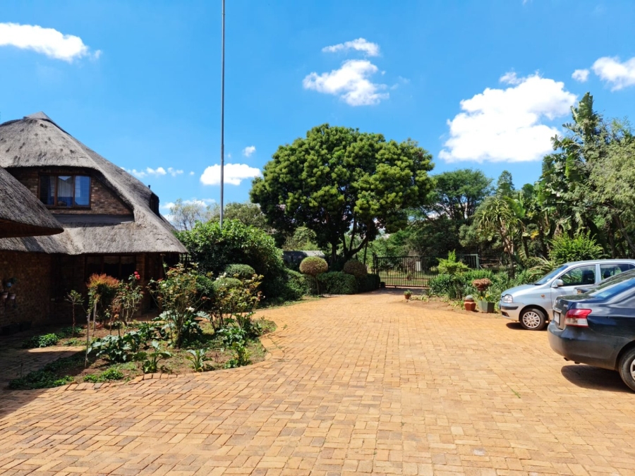 4 Bedroom Property for Sale in Glen Austin Gauteng