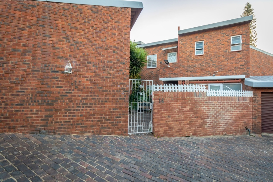 3 Bedroom Property for Sale in Constantia Kloof Gauteng