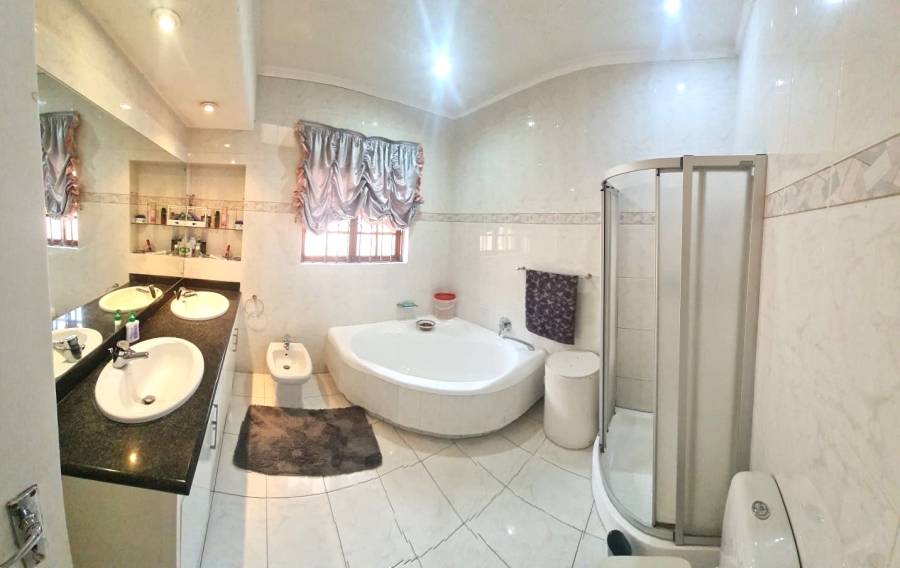 4 Bedroom Property for Sale in Orchards Gauteng