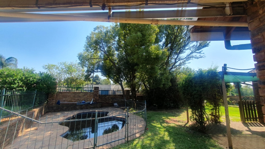 3 Bedroom Property for Sale in Heuweloord Gauteng