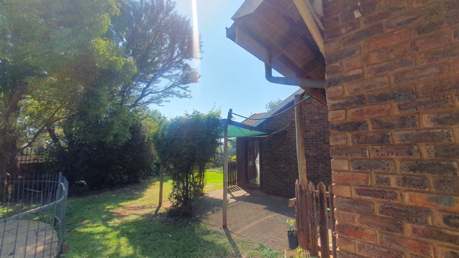 3 Bedroom Property for Sale in Heuweloord Gauteng