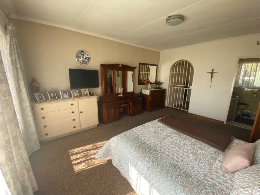 4 Bedroom Property for Sale in Vanderbijlpark SE 2 Gauteng