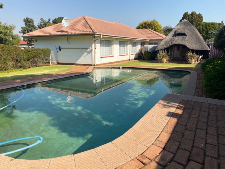 4 Bedroom Property for Sale in Vanderbijlpark SE 2 Gauteng