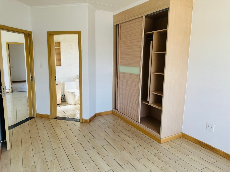 2 Bedroom Property for Sale in Crowthorne AH Gauteng