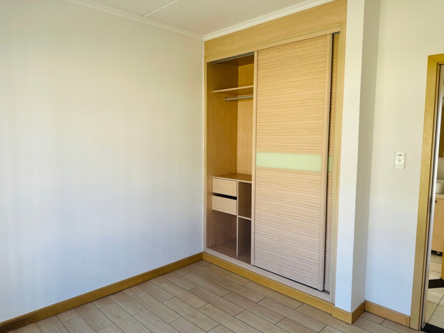 2 Bedroom Property for Sale in Crowthorne AH Gauteng