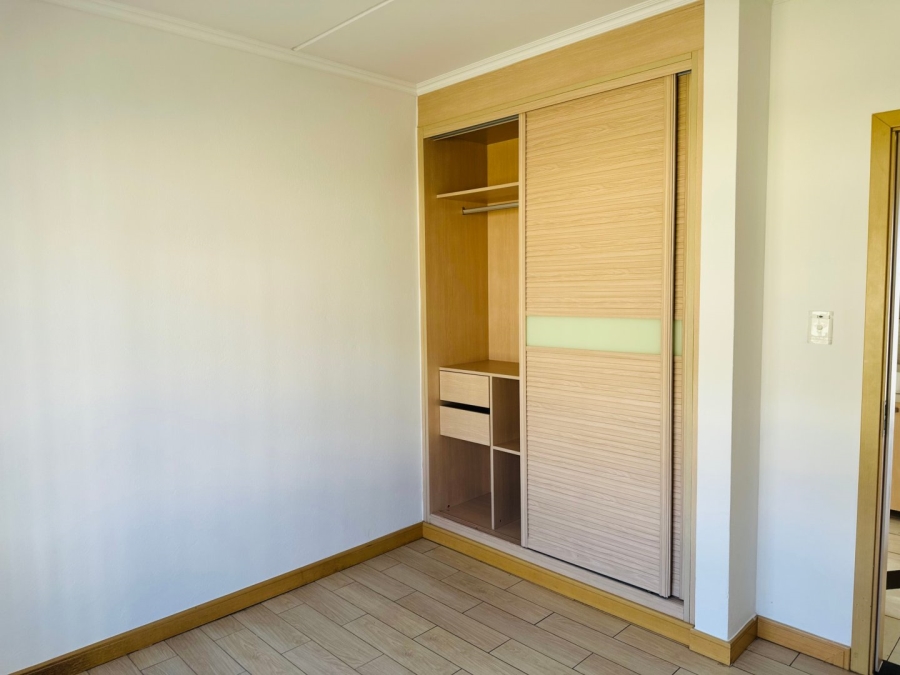 2 Bedroom Property for Sale in Crowthorne AH Gauteng