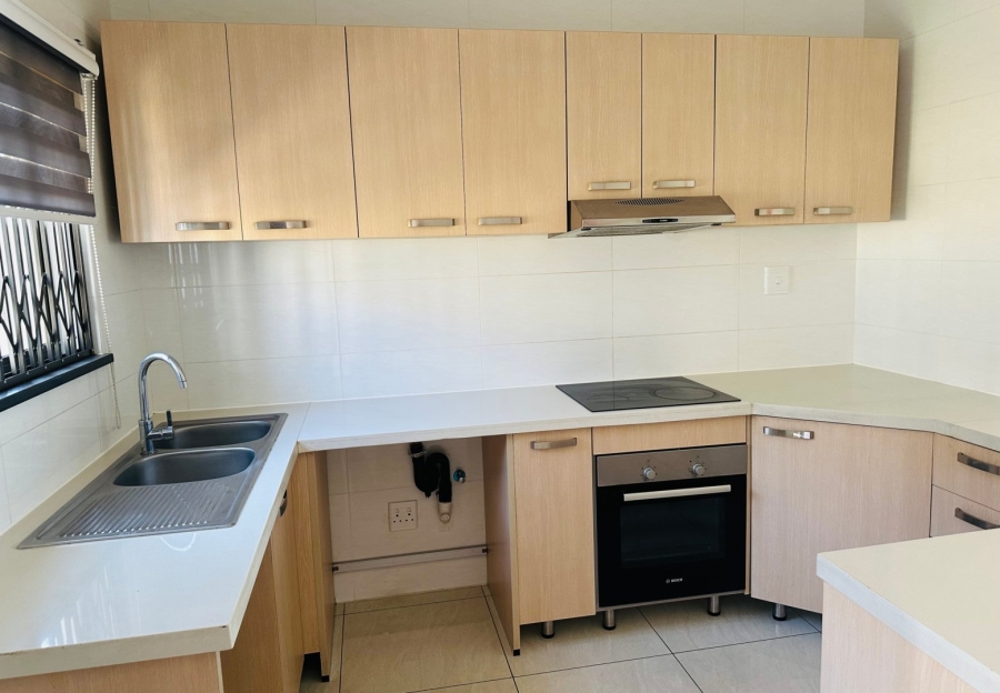 2 Bedroom Property for Sale in Crowthorne AH Gauteng