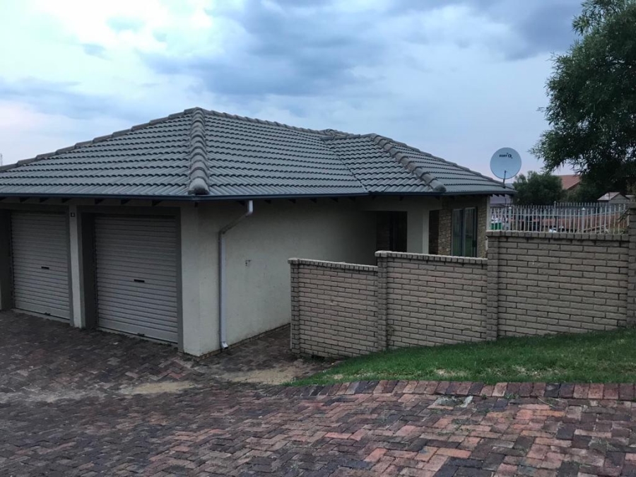 To Let 3 Bedroom Property for Rent in Kosmosdal Gauteng