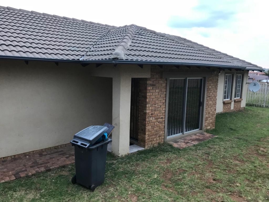 To Let 3 Bedroom Property for Rent in Kosmosdal Gauteng