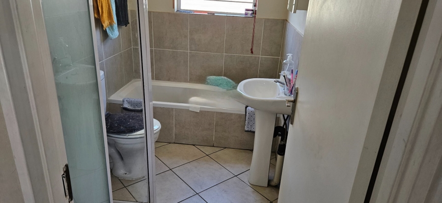 To Let 2 Bedroom Property for Rent in Rynfield A H Gauteng