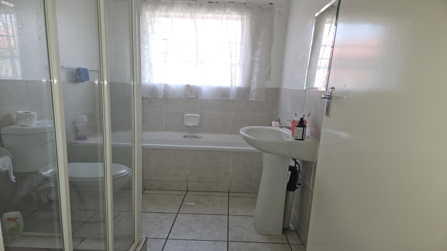 To Let 2 Bedroom Property for Rent in Rynfield A H Gauteng