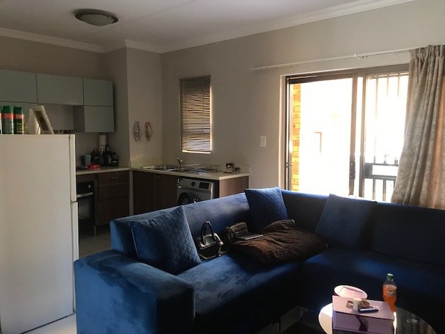 1 Bedroom Property for Sale in Rooihuiskraal North Gauteng