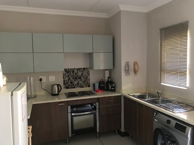 1 Bedroom Property for Sale in Rooihuiskraal North Gauteng