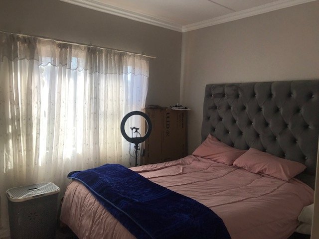 1 Bedroom Property for Sale in Rooihuiskraal North Gauteng