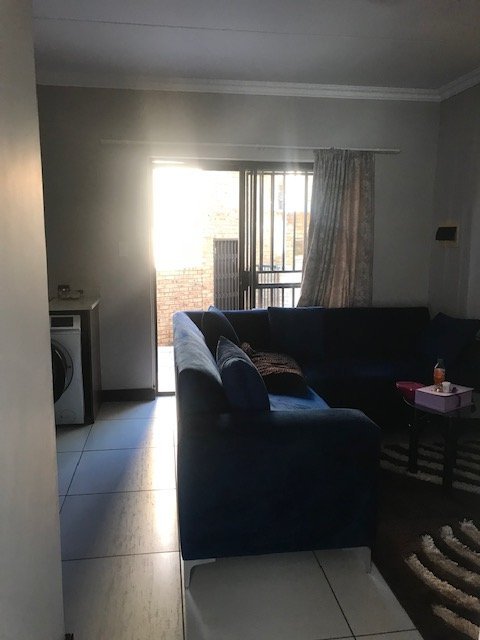 1 Bedroom Property for Sale in Rooihuiskraal North Gauteng