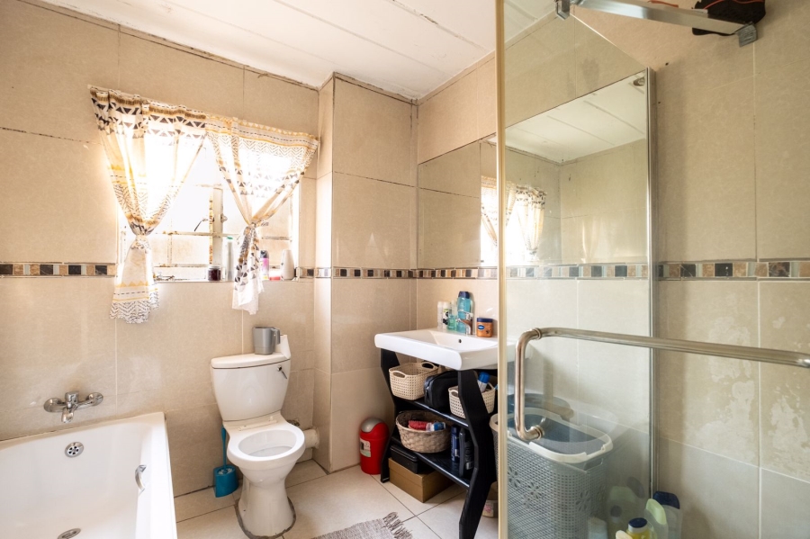 2 Bedroom Property for Sale in Noordwyk Gauteng