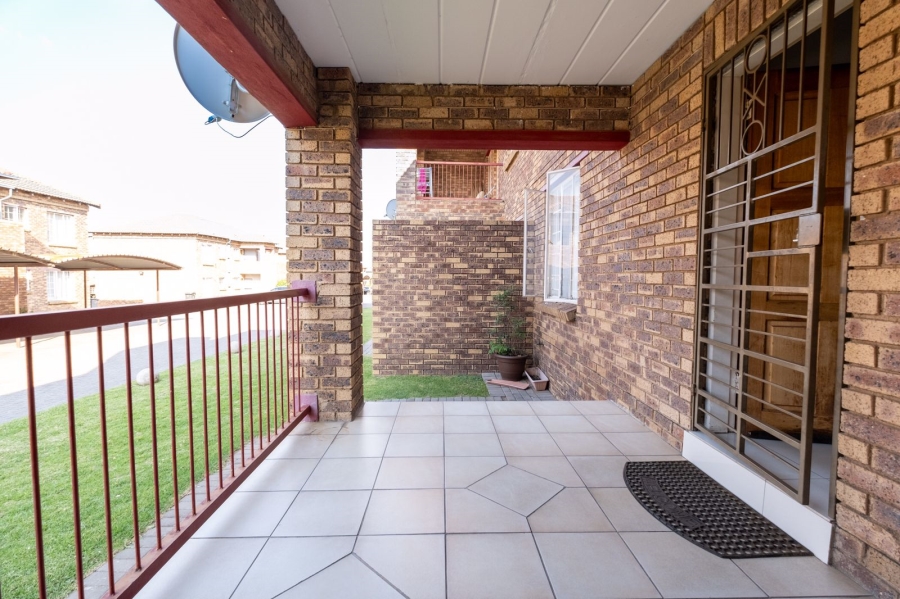 2 Bedroom Property for Sale in Noordwyk Gauteng