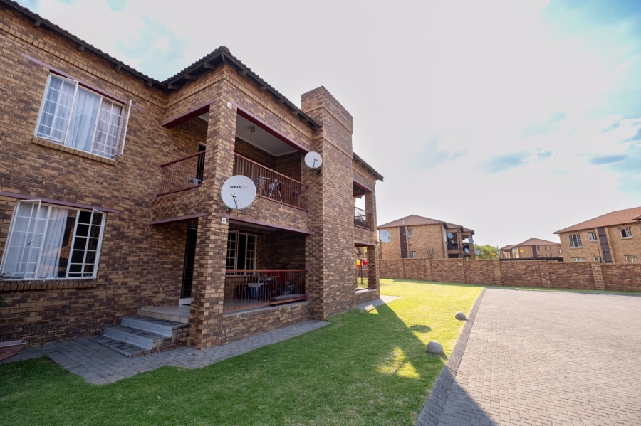 2 Bedroom Property for Sale in Noordwyk Gauteng
