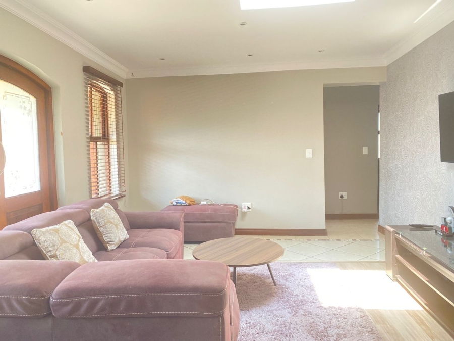 4 Bedroom Property for Sale in Maroeladal Gauteng