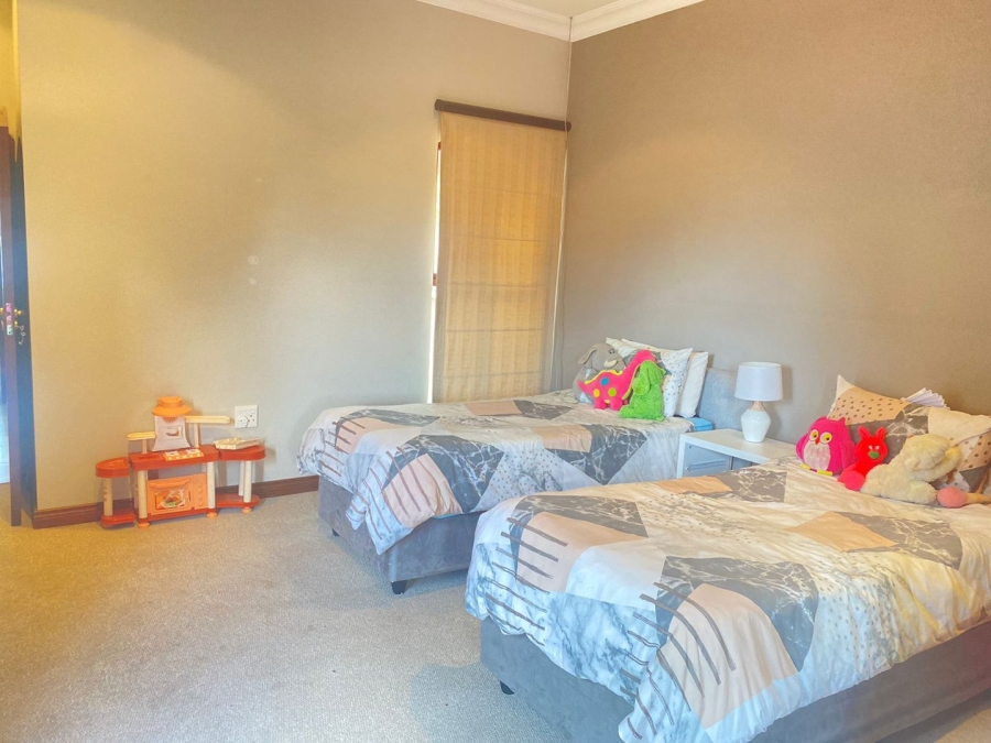 4 Bedroom Property for Sale in Maroeladal Gauteng