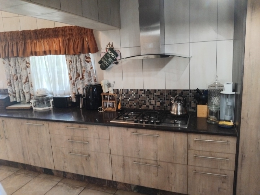 4 Bedroom Property for Sale in Edenvale Central Gauteng