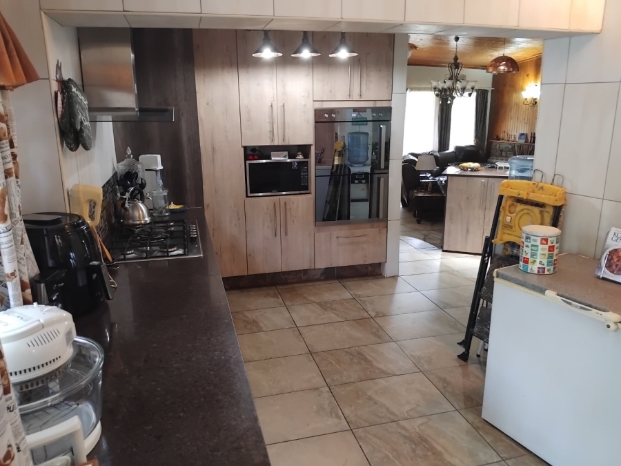 4 Bedroom Property for Sale in Edenvale Central Gauteng