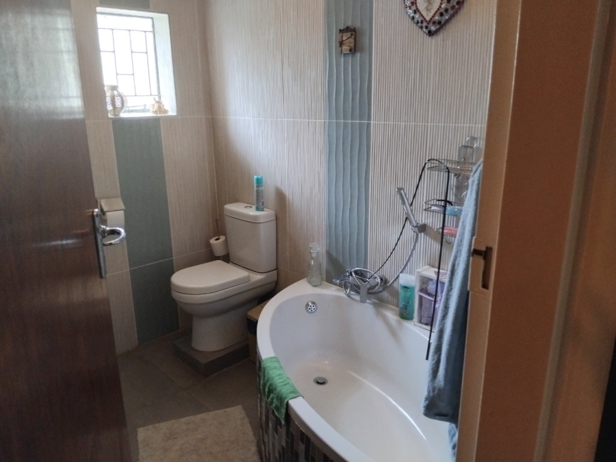 4 Bedroom Property for Sale in Edenvale Central Gauteng