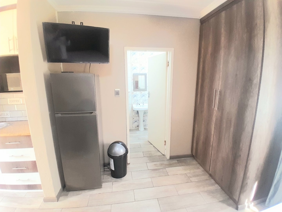 1 Bedroom Property for Sale in Glen Austin Gauteng