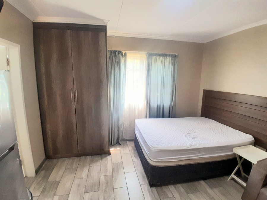 1 Bedroom Property for Sale in Glen Austin Gauteng