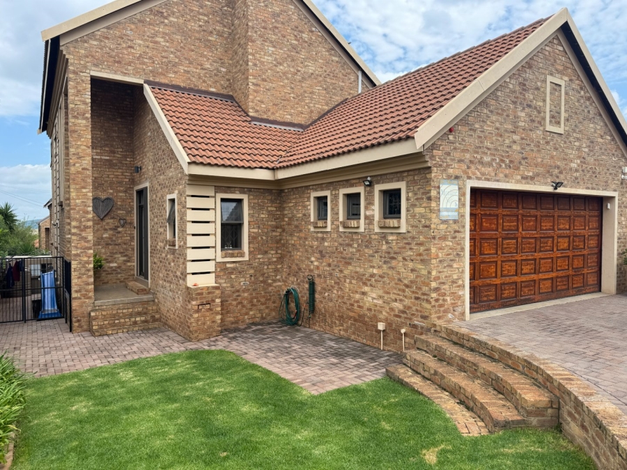 4 Bedroom Property for Sale in Die Hoewes Gauteng