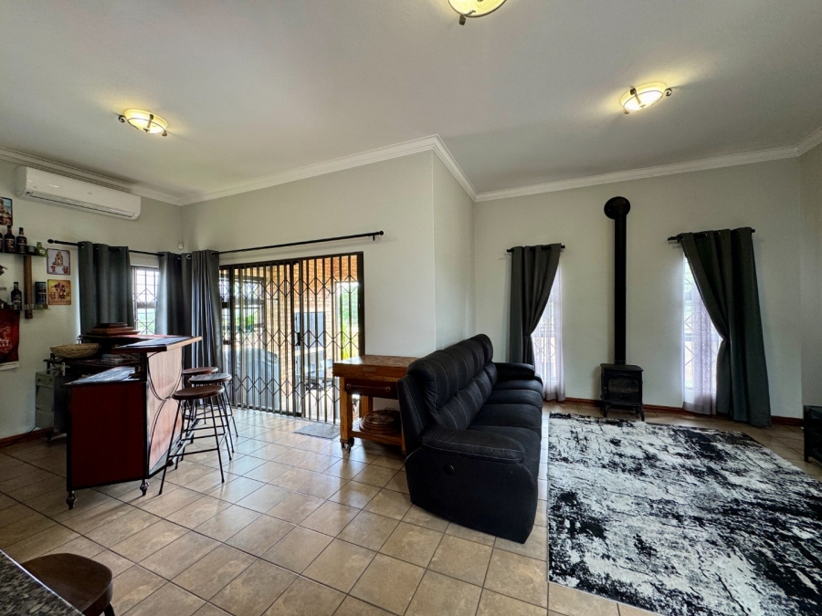 4 Bedroom Property for Sale in Die Hoewes Gauteng