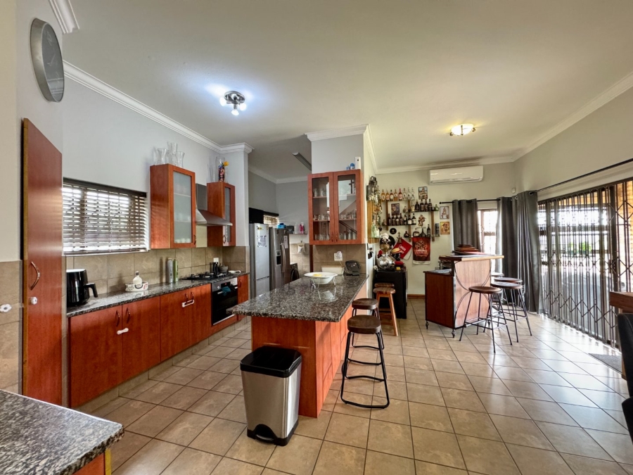 4 Bedroom Property for Sale in Die Hoewes Gauteng