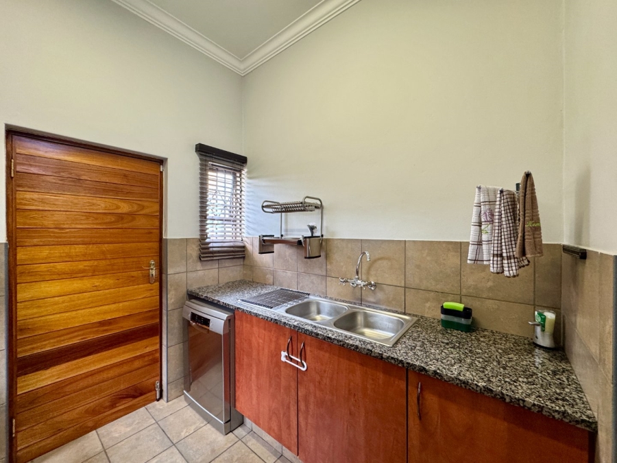 4 Bedroom Property for Sale in Die Hoewes Gauteng