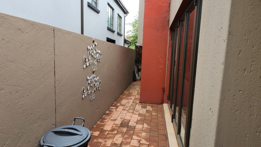 5 Bedroom Property for Sale in Theresa Park Gauteng