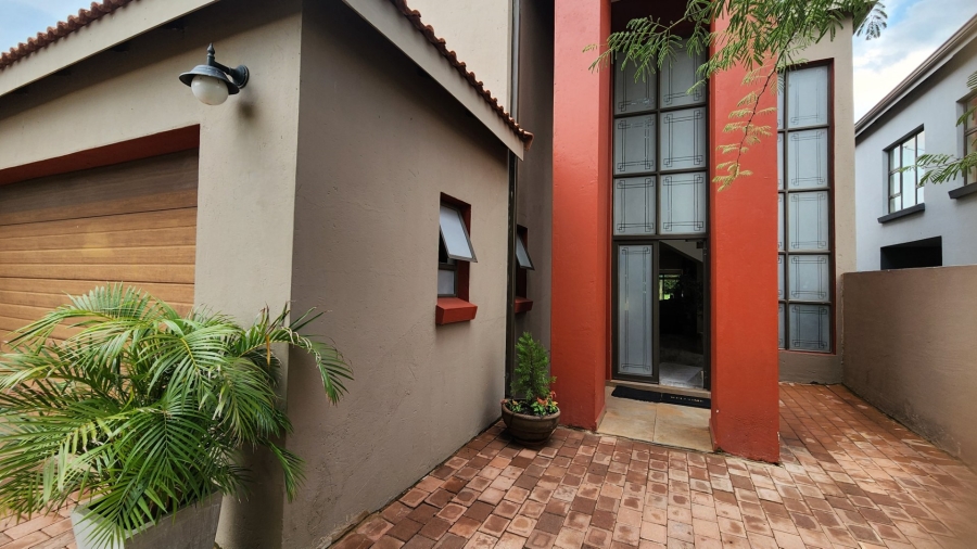 5 Bedroom Property for Sale in Theresa Park Gauteng