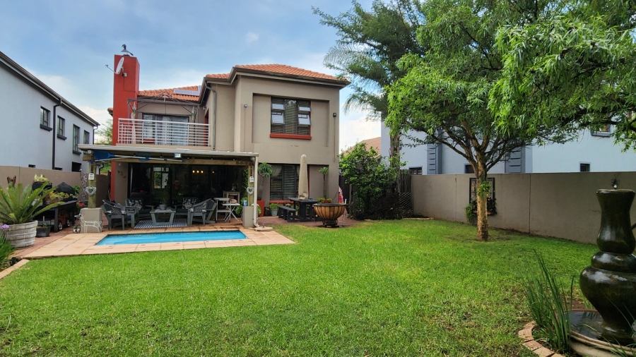 5 Bedroom Property for Sale in Theresa Park Gauteng