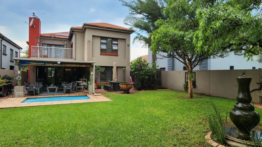 5 Bedroom Property for Sale in Theresa Park Gauteng