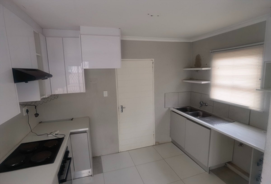 To Let  Bedroom Property for Rent in Crystal Park Gauteng