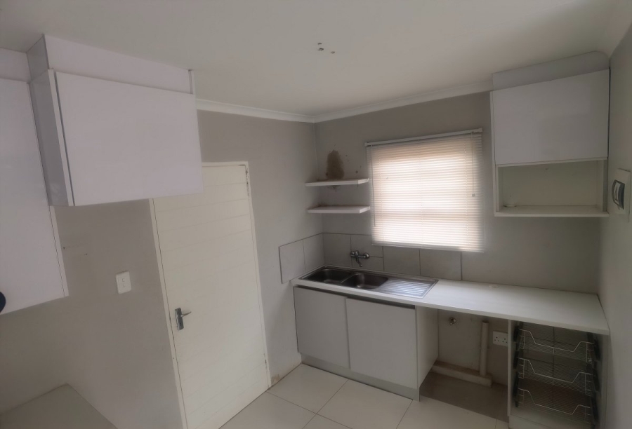 To Let  Bedroom Property for Rent in Crystal Park Gauteng